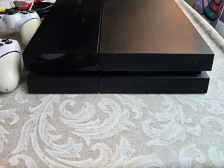 PS4 (PlayStation 4) Negra + Accesorios y Juegos