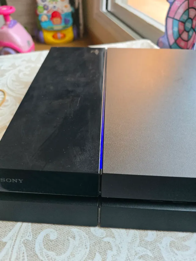 PS4 (PlayStation 4) Negra + Accesorios y Juegos