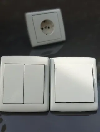 Interruptores y Enchufe Blanco