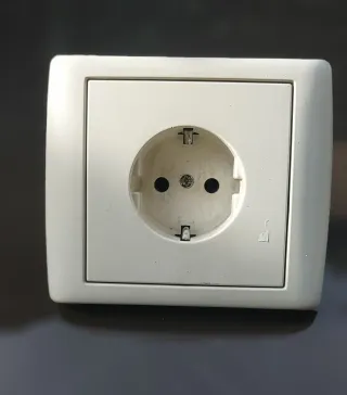 Interruptores y Enchufe Blanco