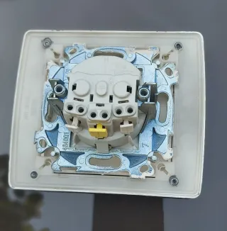 Interruptores y Enchufe Blanco