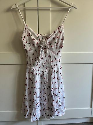 Vestido corto blanco con cerezas
