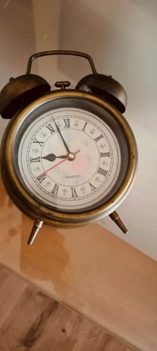 Relógio de Alarme Antigo Dourado