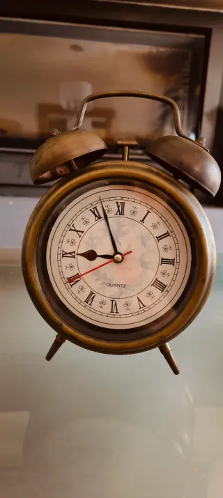 Relógio de Alarme Antigo Dourado