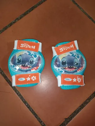 Rodilleras Disney Stitch sin estrenar y Casco bici