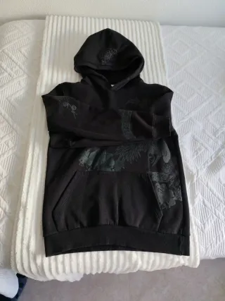 Sudadera con capucha negra