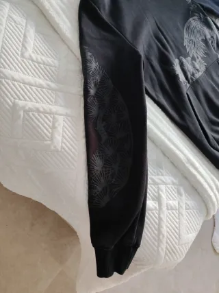 Sudadera con capucha negra