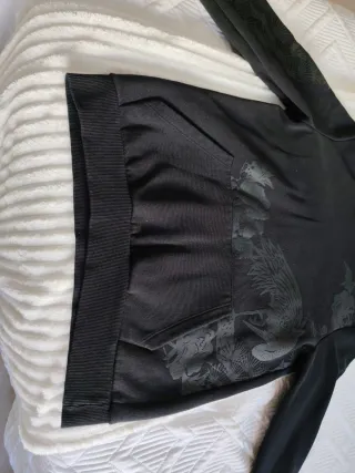 Sudadera con capucha negra