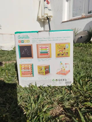 Cubo de actividades de madera