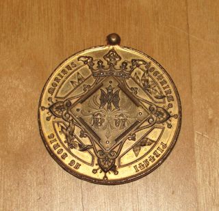 Par medallas religiosas doradas inscripción latín