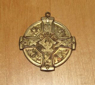 Par medallas religiosas doradas inscripción latín