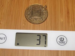 Par medallas religiosas doradas inscripción latín