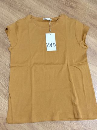 Camiseta Zara M Mostaza Nueva con etiqueta.