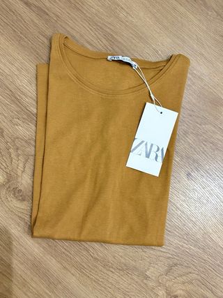 Camiseta Zara M Mostaza Nueva con etiqueta.