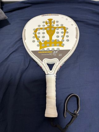 Pala Black Crown Hurricane 3.0 con solo 4 partidos