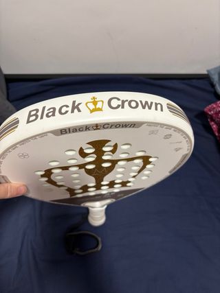 Pala Black Crown Hurricane 3.0 con solo 4 partidos