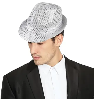 Gorro plateado con lentejuelas