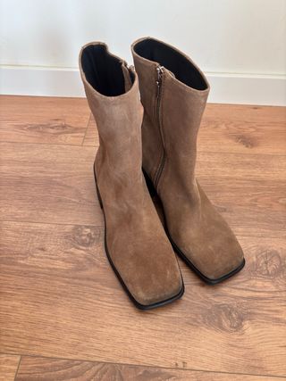 Botines serraje Zara Talla 39, nuevos a estrenar.