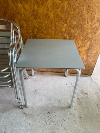 Tavolo e 4 sedie per terrazzo/bar