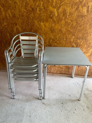 Tavolo e 4 sedie per terrazzo/bar