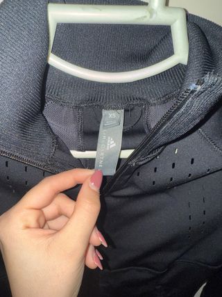 Chaqueta deportiva Adidas negra