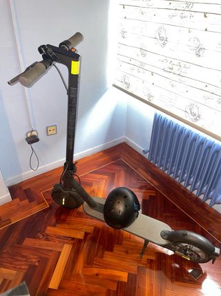 Patinete Eléctrico Xiaomi Essential con casco