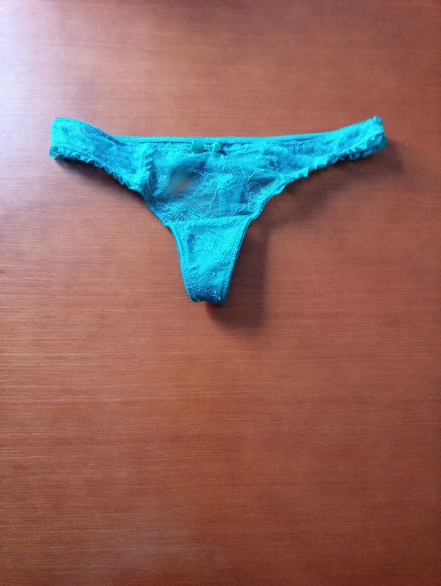 Tanga de encaje verde azulado