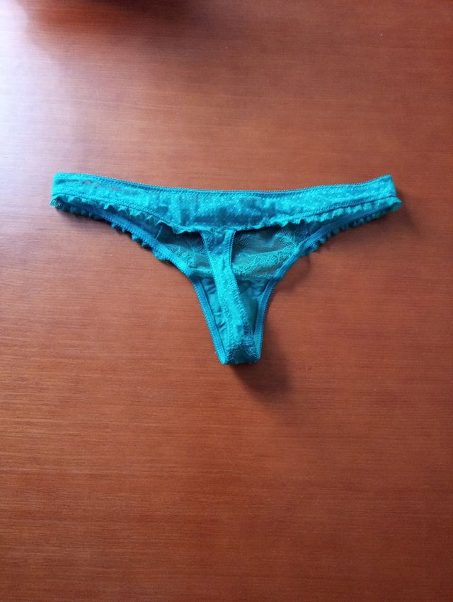 Tanga de encaje verde azulado