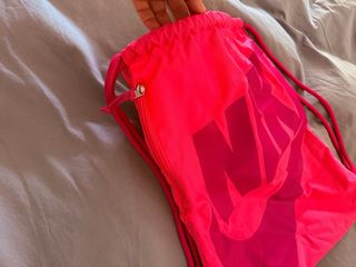 Mochila Nike rosa y roja