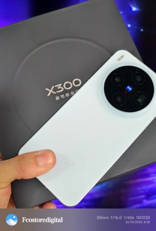 Vivo X300 16/512GB - OriginOS - batteria 6040mAh
