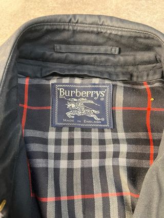 Gabardina Burberry Negra Clásica