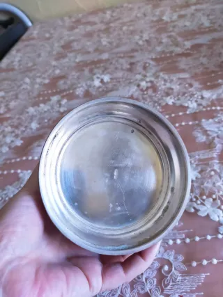 Portabottiglia antico in metallo per vino