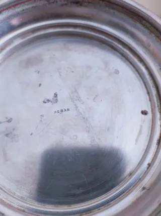 Portabottiglia antico in metallo per vino