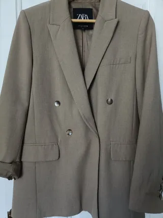 Americana Zara Tostado Doble Botonadura