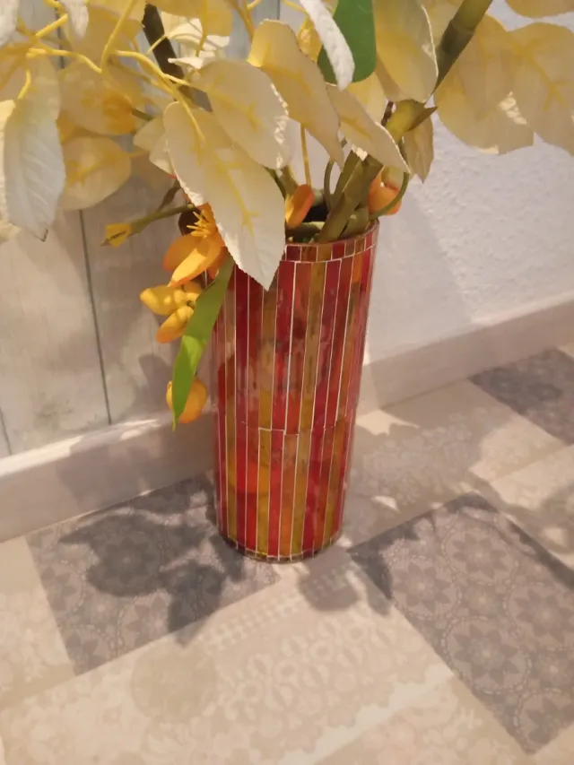 Jarrón cristal tallado mano oro y rojo