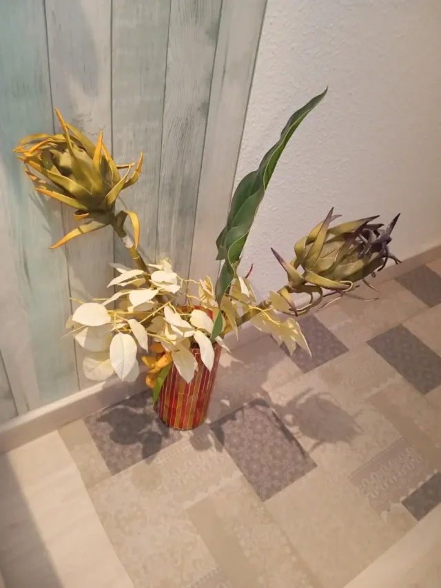 Jarrón cristal tallado mano oro y rojo