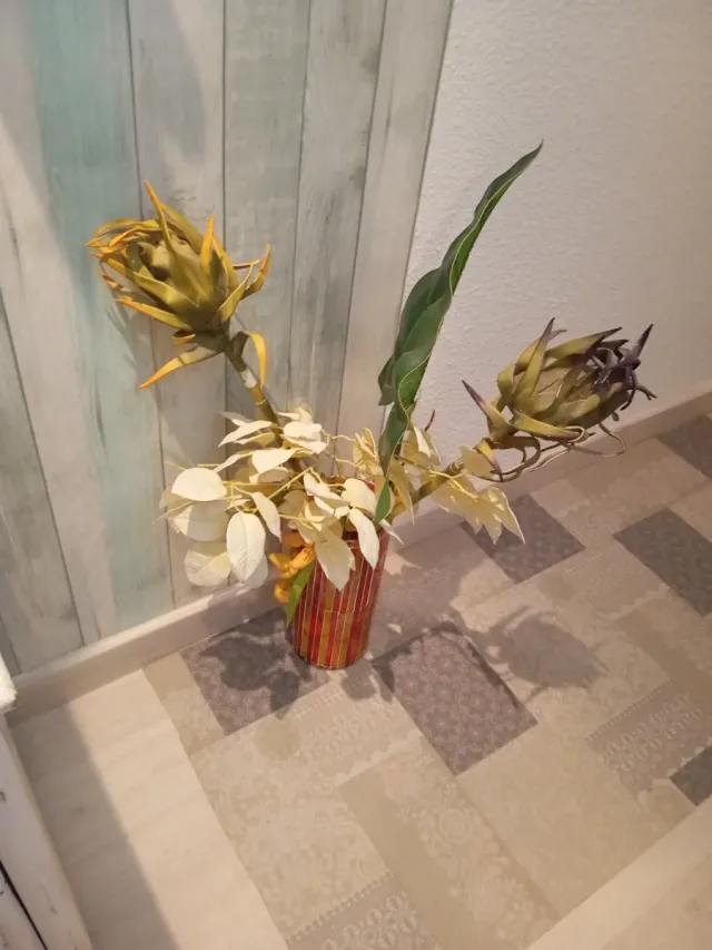 Jarrón cristal tallado mano oro y rojo