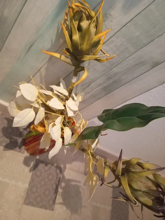 Jarrón cristal tallado mano oro y rojo