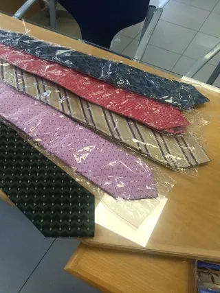 Lote 5 Corbatas Dolce& Gabbana y mas