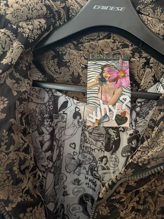 Anorak Desigual estampado solo puesto 1 vez