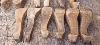 Set di 13 gambe in legno per mobili antichi