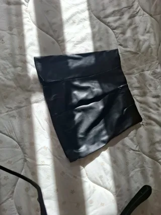 Gonna nera in ecopelle