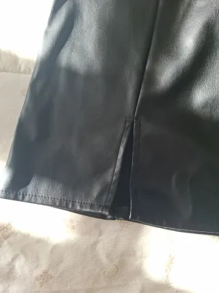 Gonna nera in ecopelle