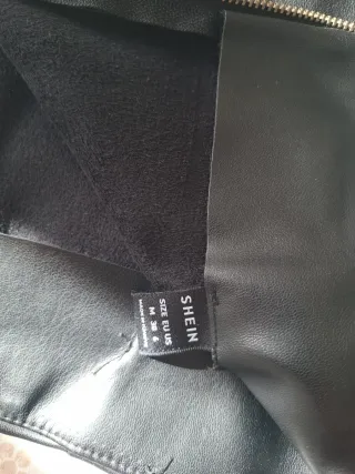 Gonna nera in ecopelle