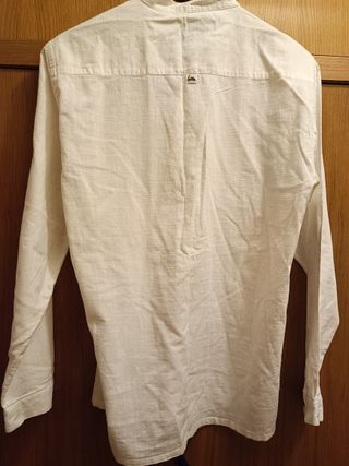 Camisa blanca, cuello mao, manga larga