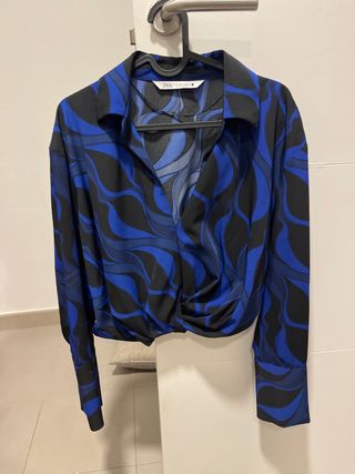 Blusa Zara Estampada Azul y Negra