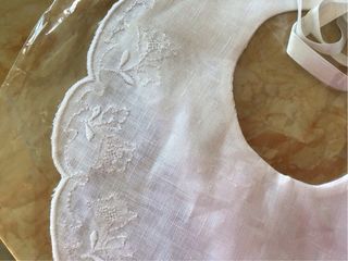 Bavaglino neonato pizzo floreale