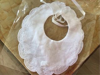 Bavaglino neonato pizzo floreale