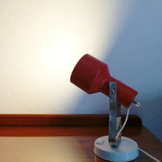 Lámpara de mesa Maciá roja