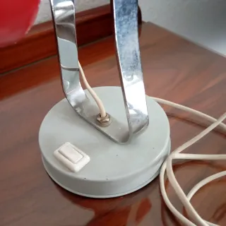 Lámpara de mesa Maciá roja